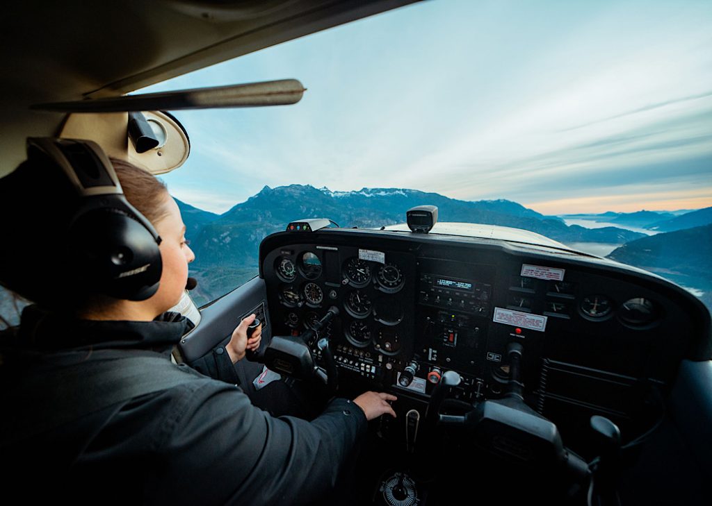 Pilot Vicky Grahn guiding a Photoshoot of the Squamish Valley in fall